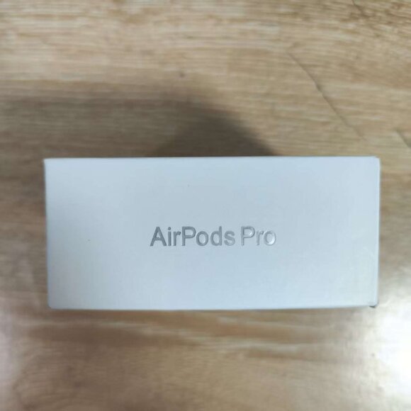 Apple AirPods Pro ANC with Charging Case - Picture 3 of 4